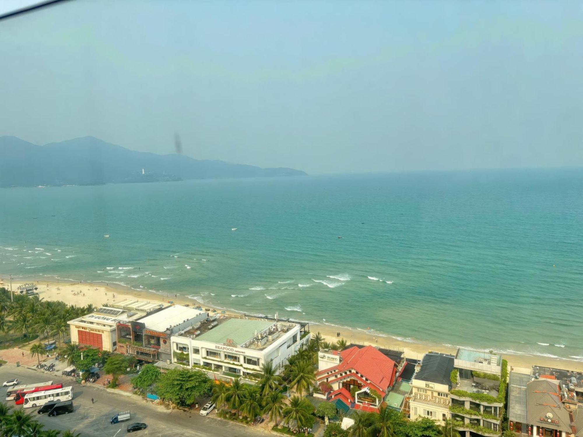 Canvas Danang Beach Hotel Esterno foto