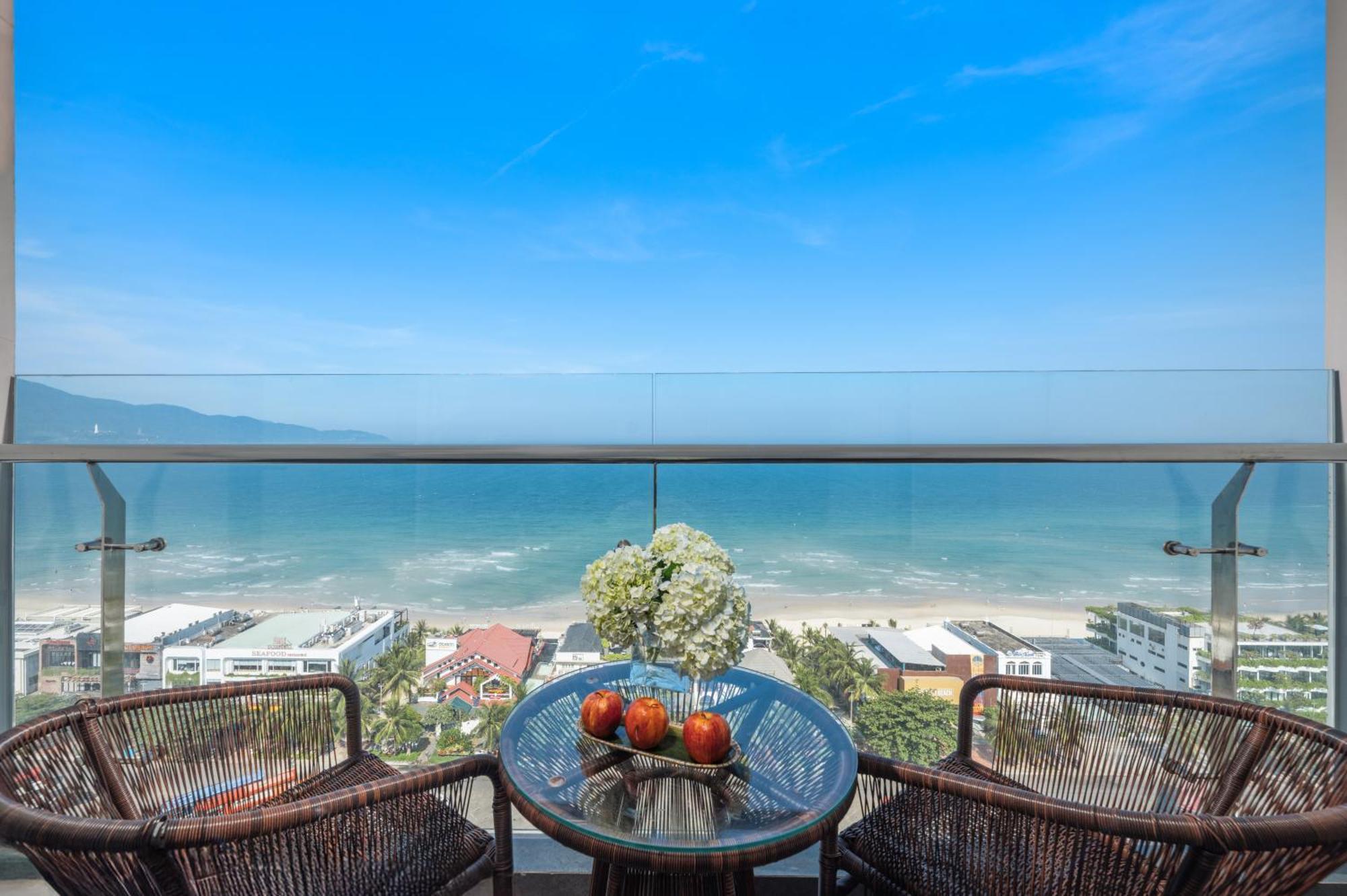 Canvas Danang Beach Hotel Esterno foto